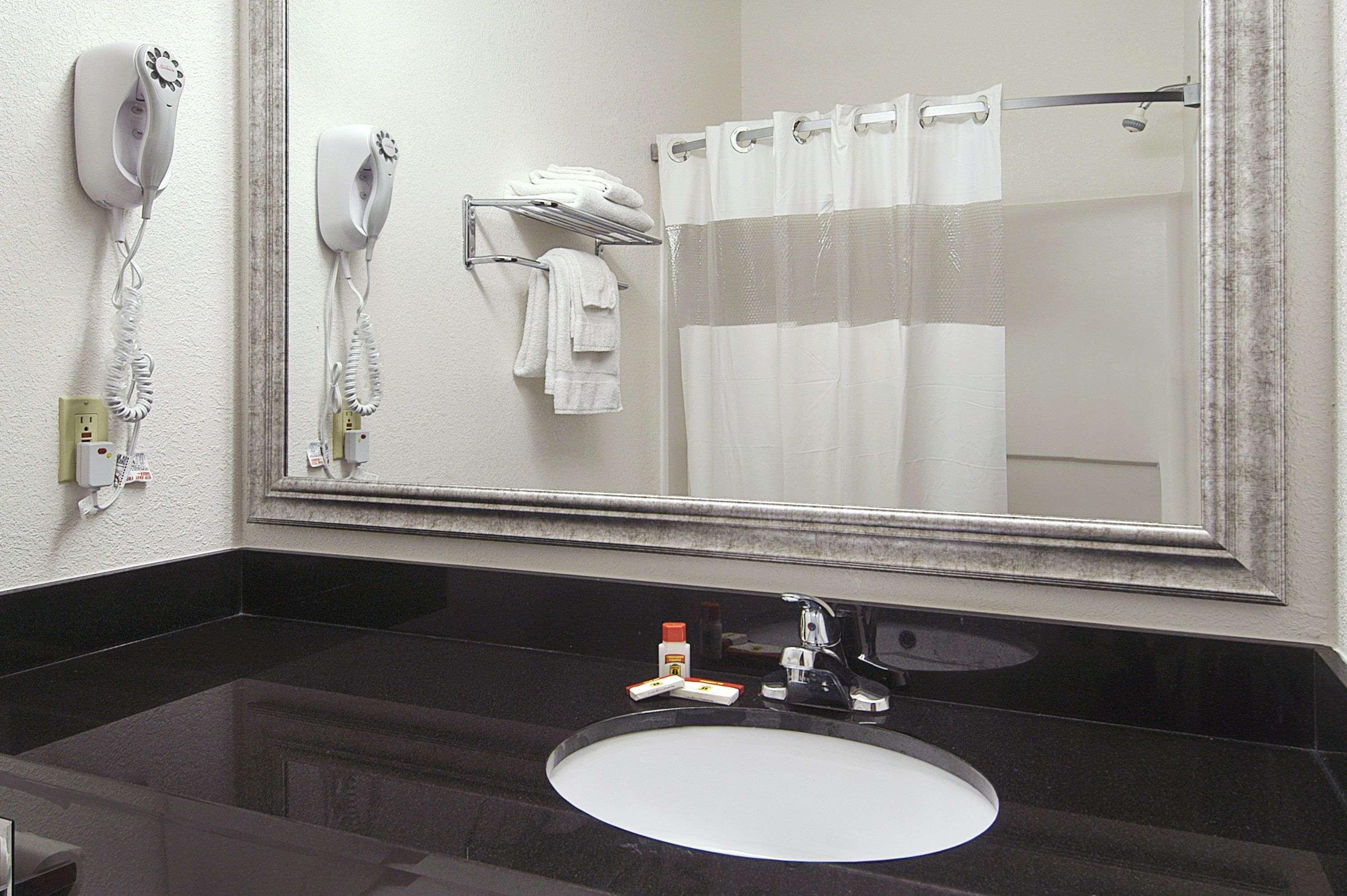 Super 8 By Wyndham Bowling Green North Δωμάτιο φωτογραφία